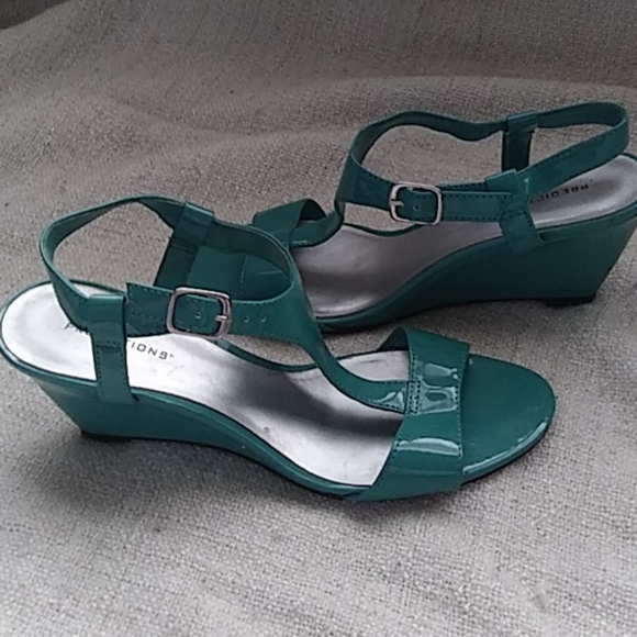 Sandal - Picture 4 of 4